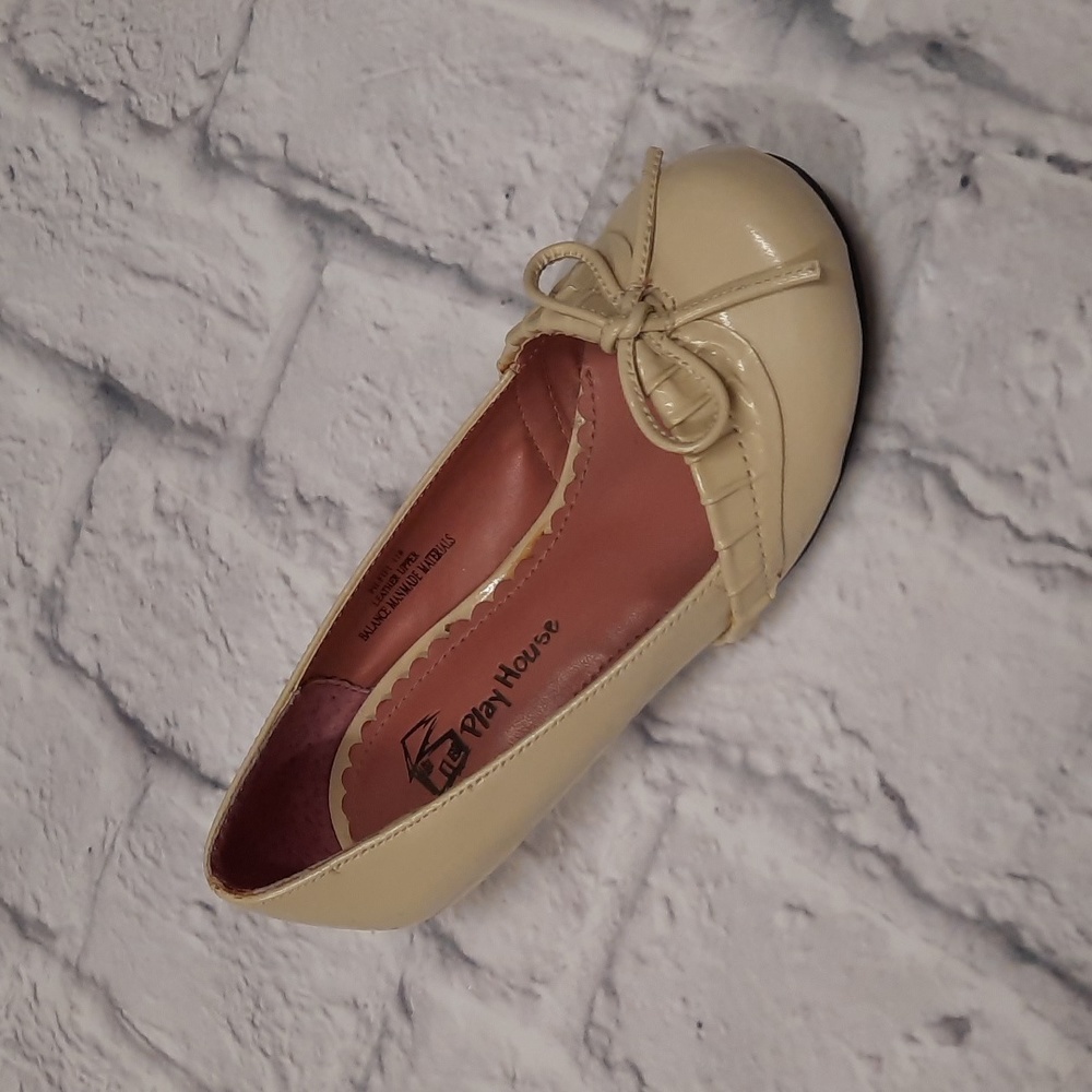 Girl's shoes